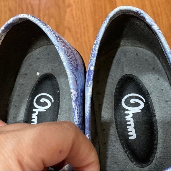 6.5 OHMM clogs. Great for nurses or someone who works in a kitchen or restaurant - Picture 3 of 10